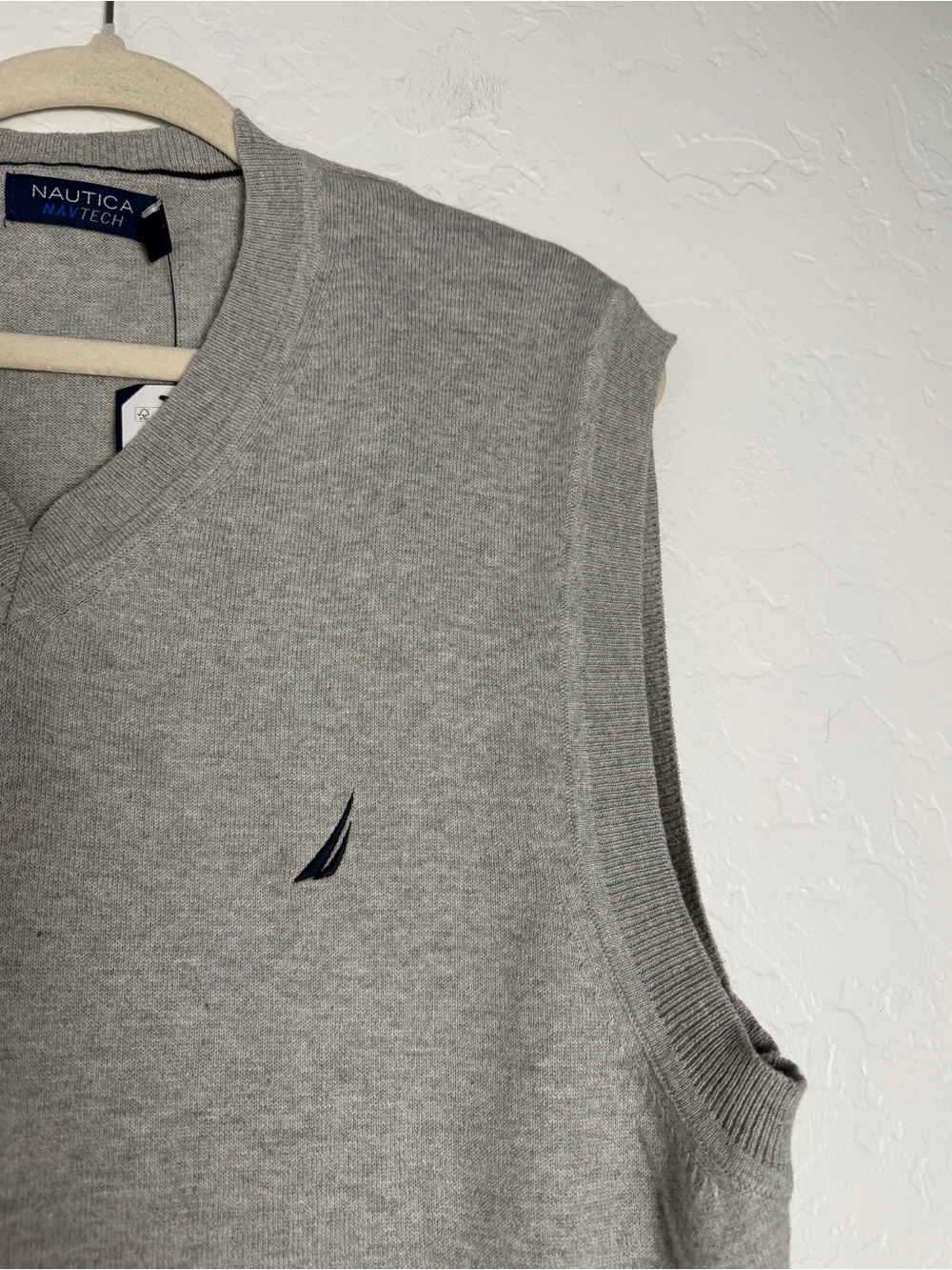 Nautica Men’s XL Light Gray V-Neck Sweater Vest Classic dress Up or Down - Picture 6 of 8